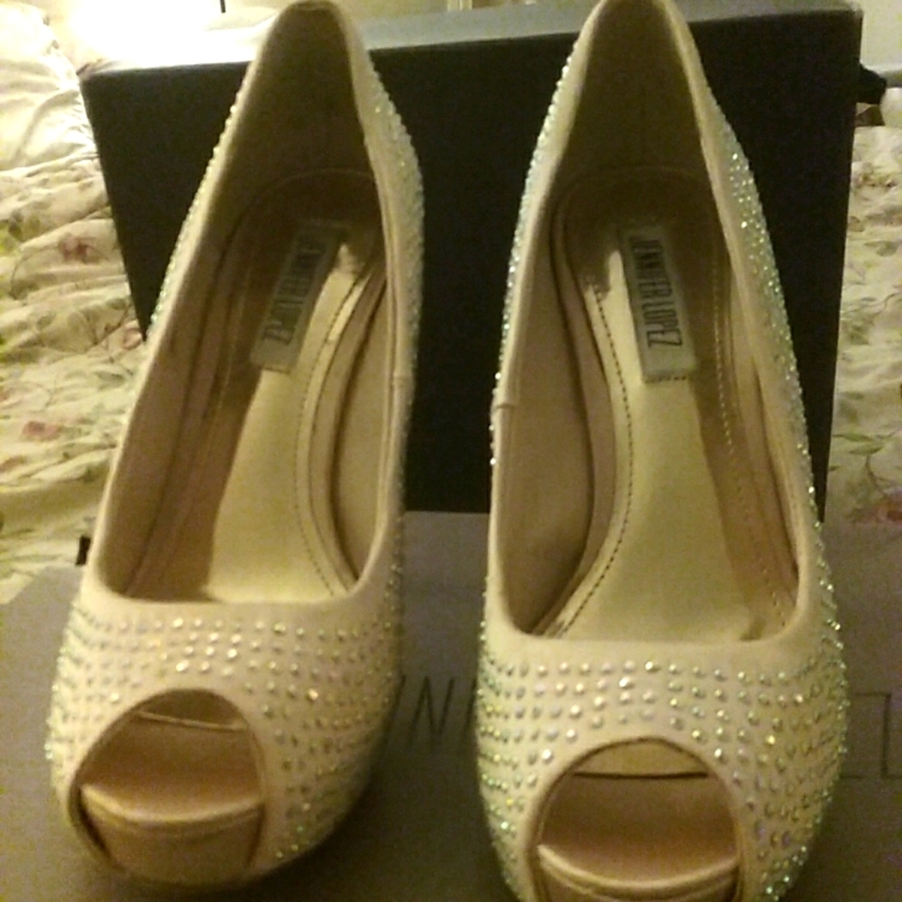 Peach with crystals J Lo pumps